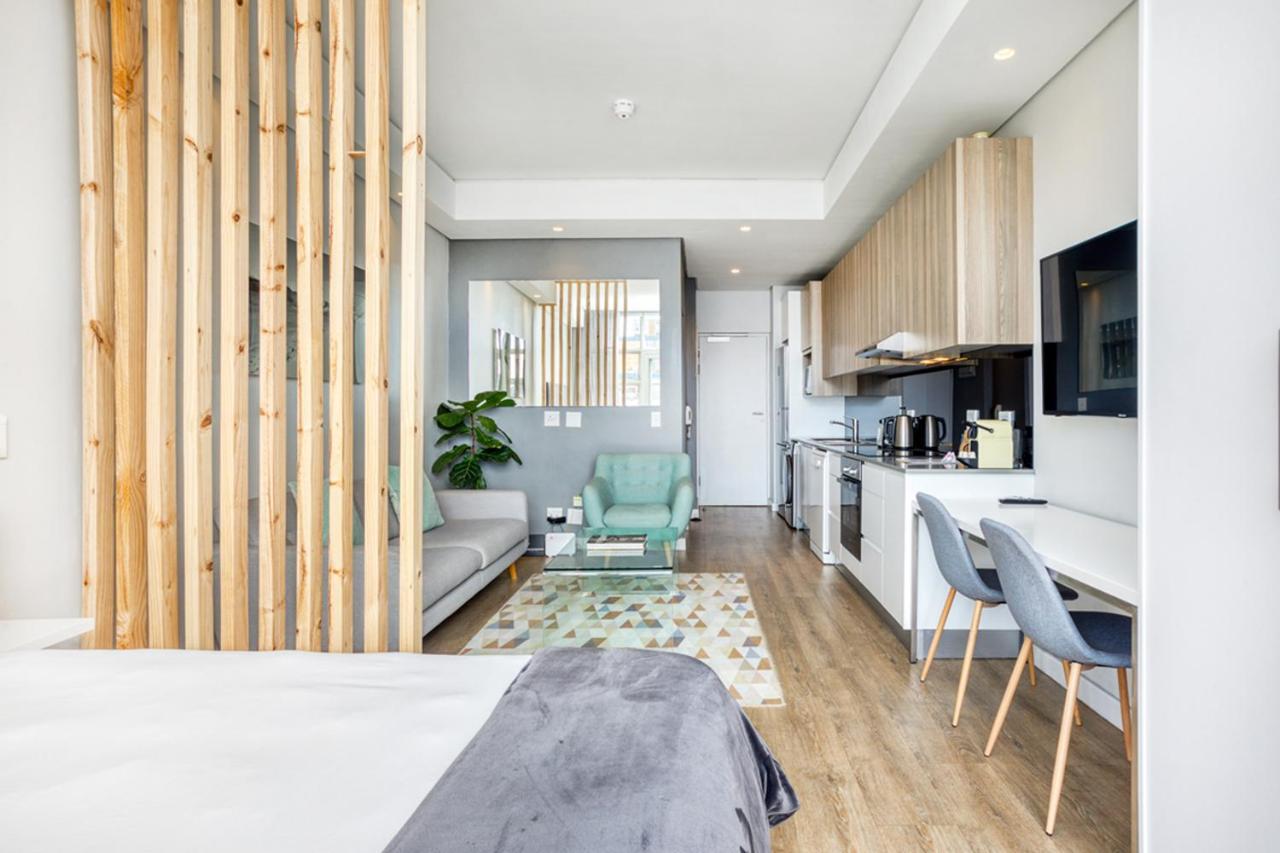 Backup-Powered Luxury Ny City Apartment At Table Mountain Cape Town Exterior photo
