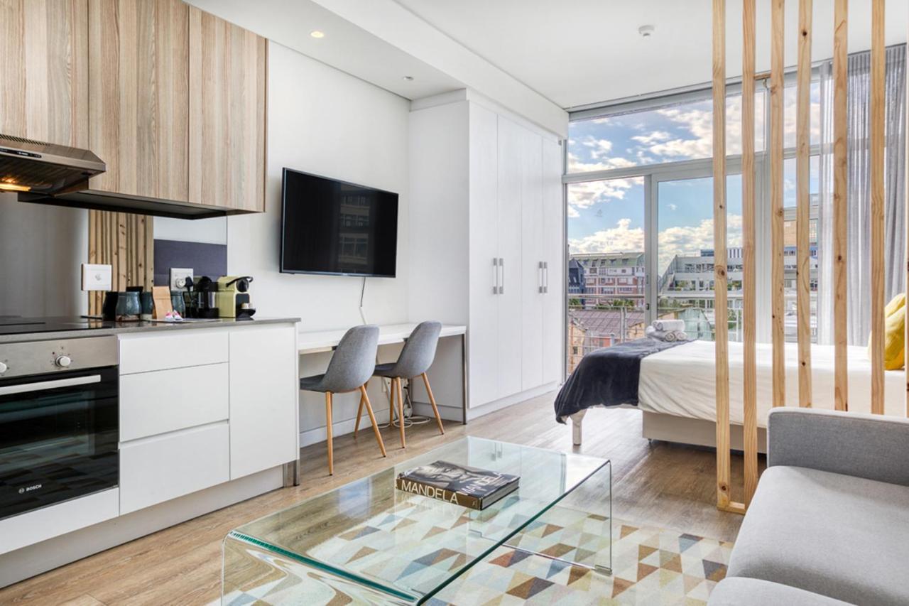 Backup-Powered Luxury Ny City Apartment At Table Mountain Cape Town Exterior photo