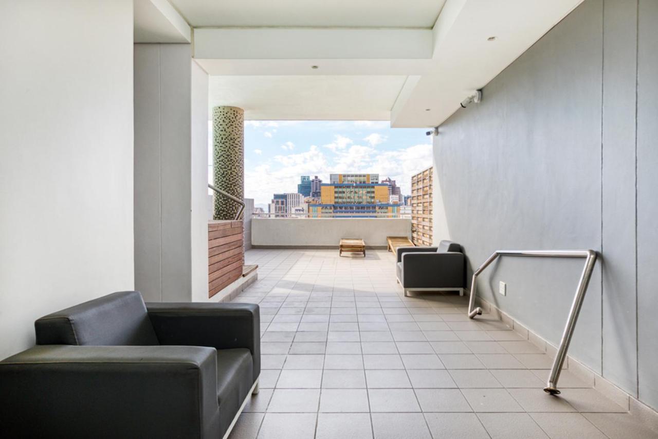 Backup-Powered Luxury Ny City Apartment At Table Mountain Cape Town Exterior photo